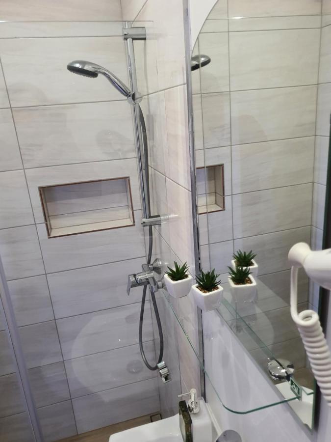 Jasna Hotelik Self Check-In Varsavia Esterno foto